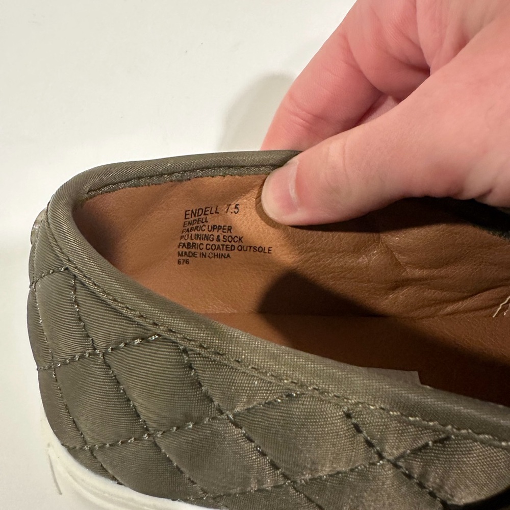 STEVE MADDEN Endell Olive Slip Ons Size 7.5 - Picture 8 of 8